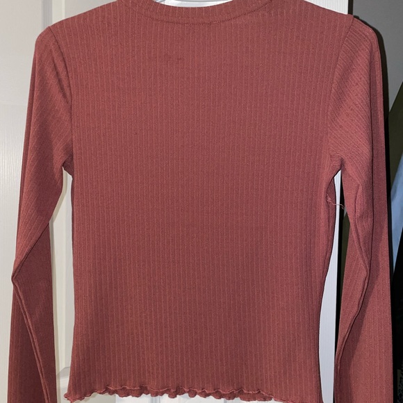 Ruffled top - Picture 1 of 2